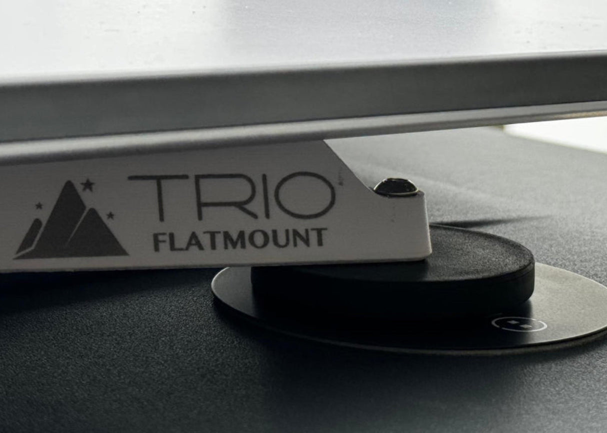 Close image of a rubber coated magnet of a TRIO flatmount